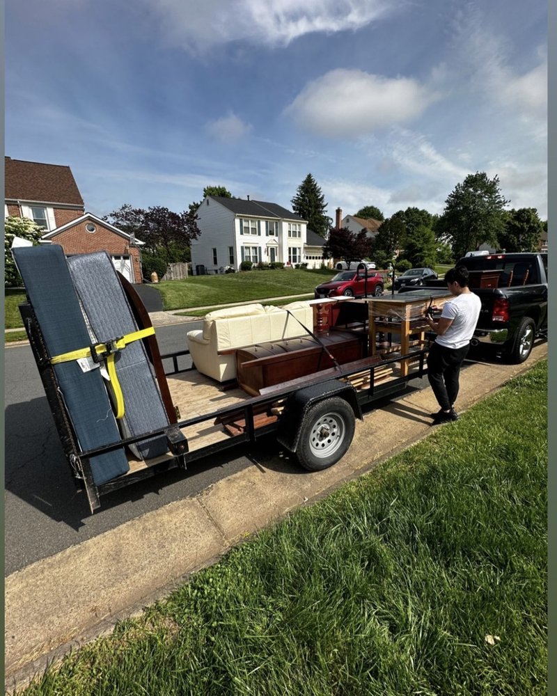 Muscle Hauling crew with a loaded trailer